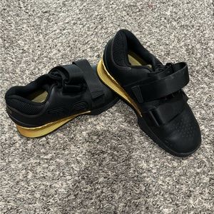 TYR L-1 Lifter Sz 8 Used in Very Good Condition